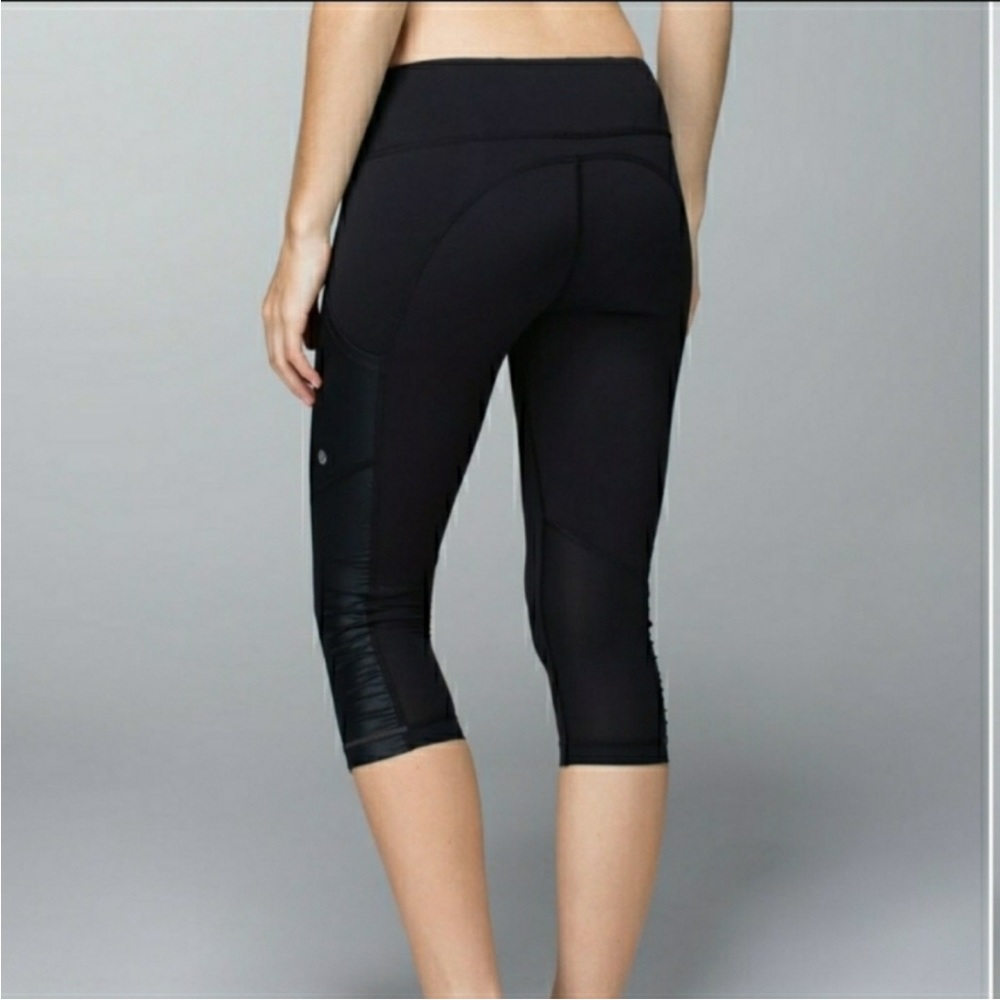 Lululemon Cut The Crop Shiny Sides with pockets cropped leggings Size 6
